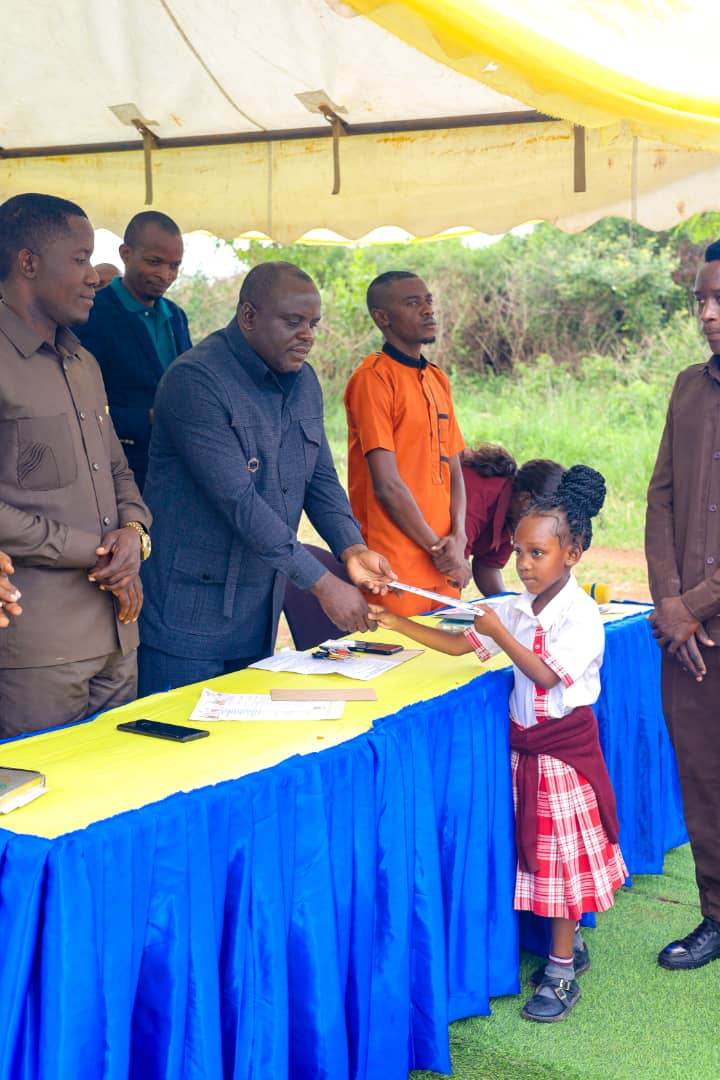 A Jupe Hills pupil receiving a certificate during a school ceremony